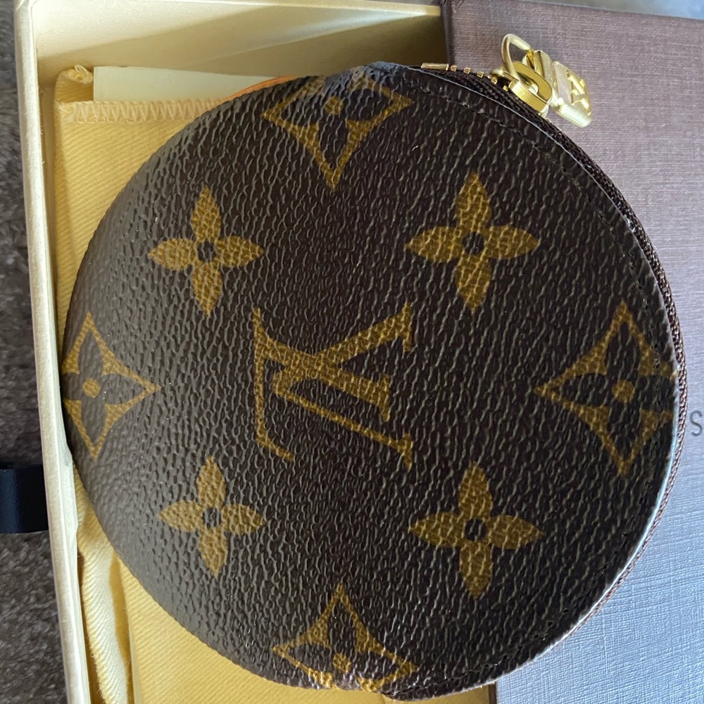 Louis Vuitton round coin purse